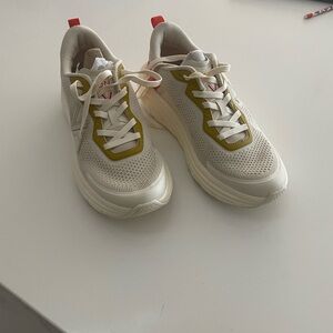 Vionic Men's Cream White Sneakers with Olive Accents